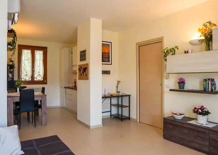 Bellevue Apartment: Sunset On Апартаменты Беллано